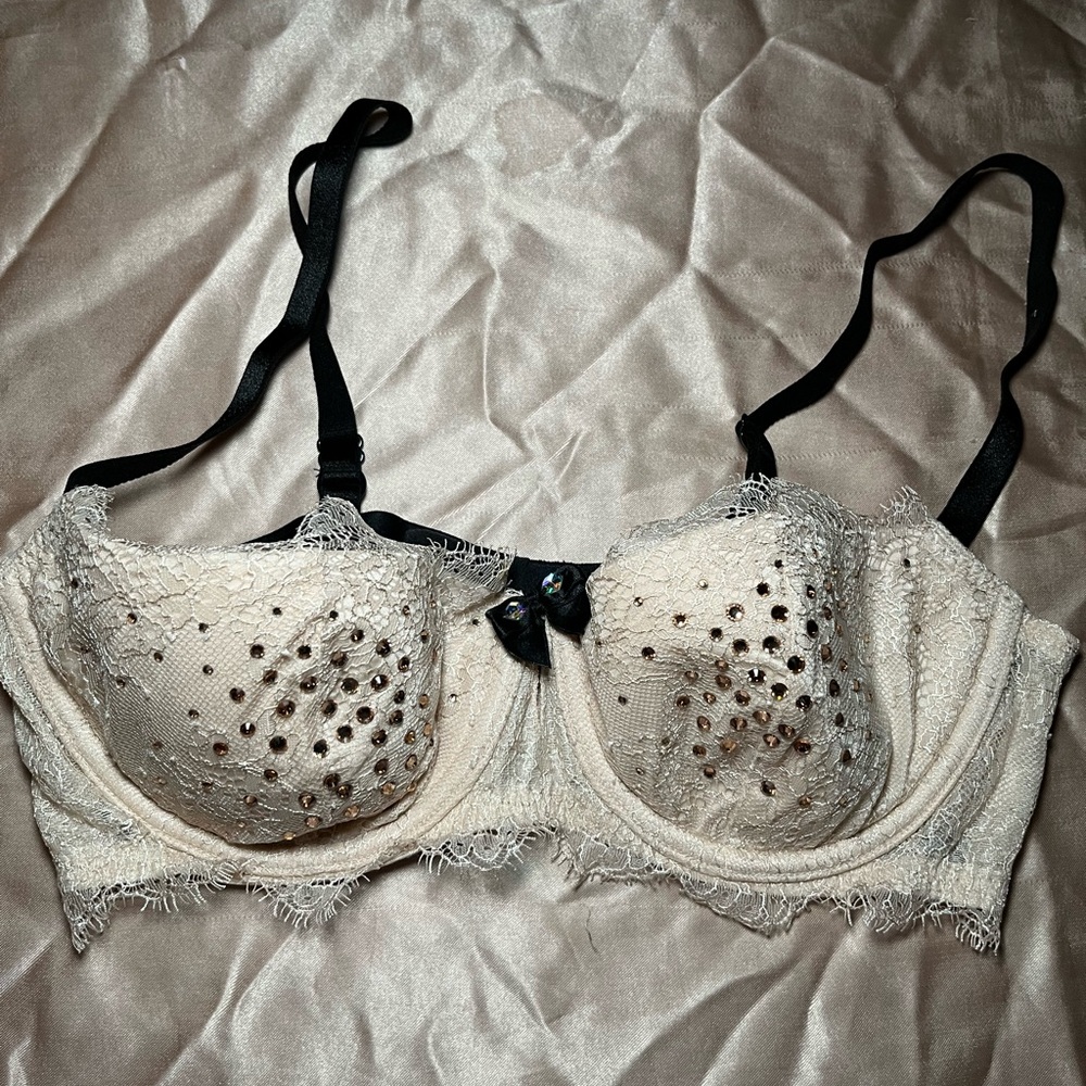 Victoria Secret Elegant Lace Embellished Bra - Cream